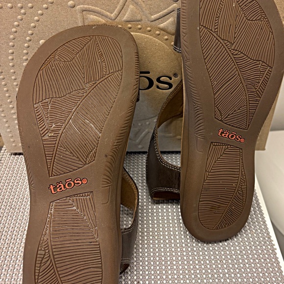 Taos Footwear Dark Brown Leather Sandals - Picture 9 of 13